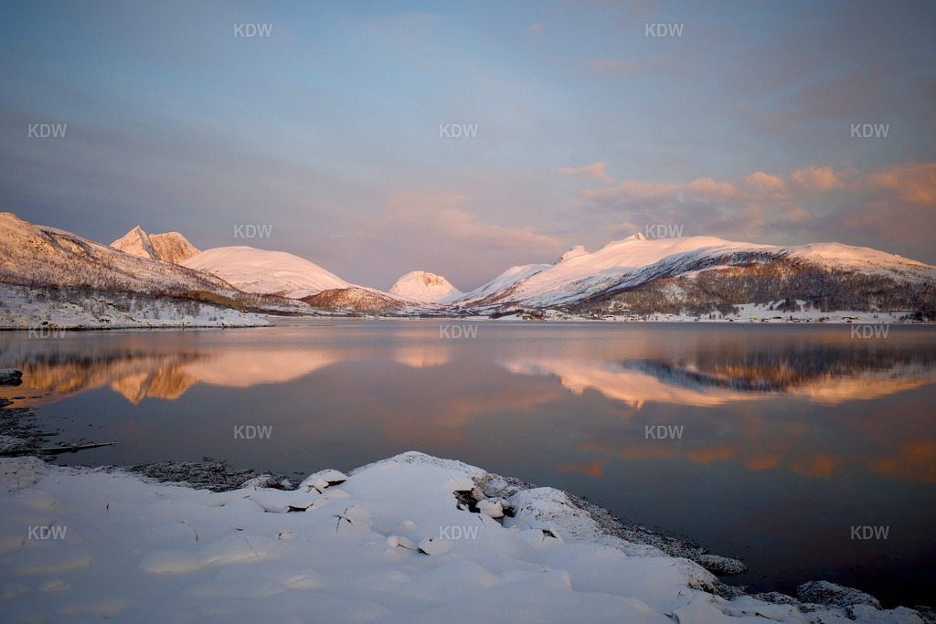 _R000500 | Achtsame und abstrakte Bilder - monochrome Fotografien und Digital ART in Farbe, hole deinen persönlichen Kunstdruck nach Hause. Fotografien direkt vom Erzeuger. Achte auf meine Sonder-Editionen und Rabatt Aktionen im Shop. - Realisiert mit Pictrs.com