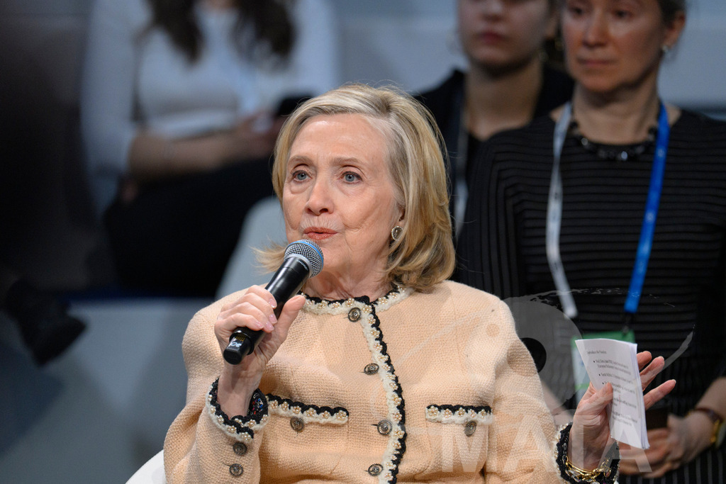 _DWA0241 | Die US-Politikerin Hillary Clinton auf der Veranstaltung Girls Just Want to Have Fundamental Rights: Fighting the Global Pushback im Rahmen der Münchner Sicherheitskonferenz 2026. München, 14.02.2026 Bayern Deutschland - Realisiert mit Pictrs.com