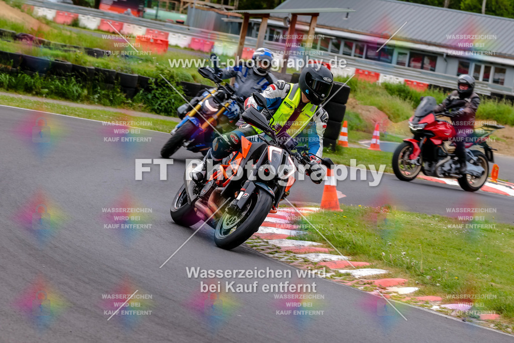 MotoTeamVBK-20268 | Hier findet Ihr Bilder von Touristenfahrten auf der Nürburgring Nordschleife oder von anderen Veranstaltungen die ich besucht habe. Viel Spass beim Durch Schauen 