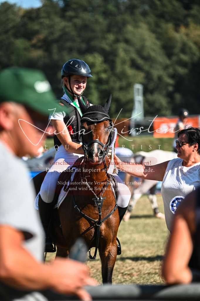 DSC_7112 | Pferde- und Turnierfotografie in Westsachsen. Pferdeportraits, Auftragszeichnungen und intuitive Kunst.