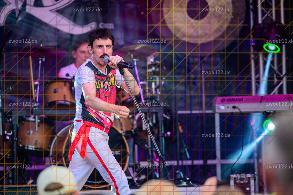 MerQury zum Stadtfest Wilsdruff, Wildruff am 22.08.2026 | Zum Stadtfest Wilsdruff 2026 gastierte die Dresdner Queen-Tribute-Band MerQury am Samstag Abend auf dem Markt in Wilsdruff. - Realisiert mit Pictrs.com