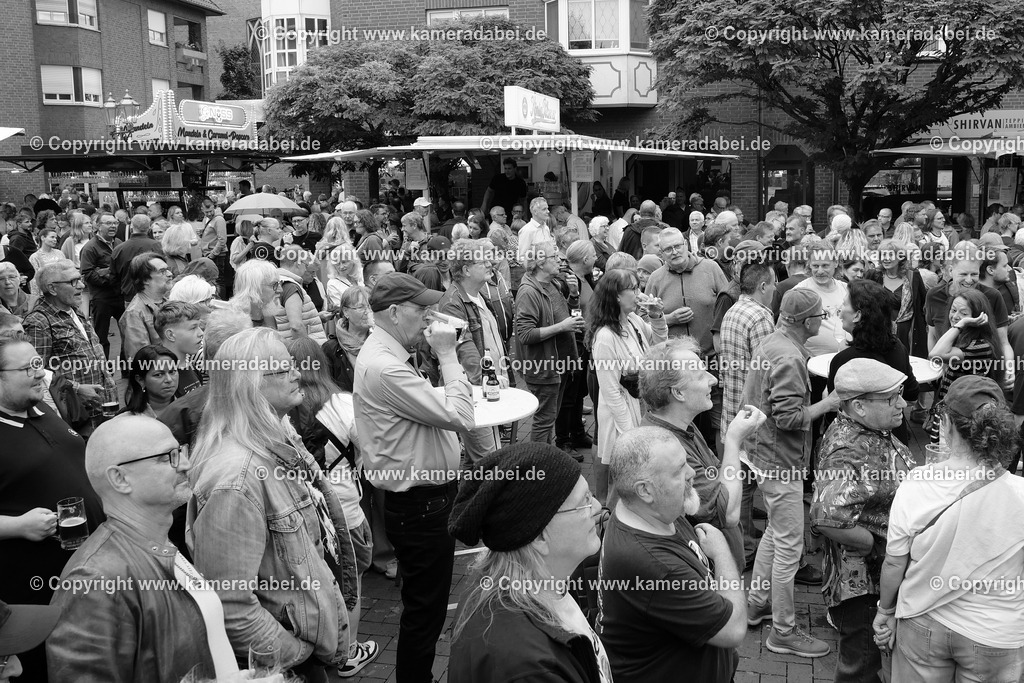 29.08.2025 Johnnys Leidenschaft bei den DIN Tagen 2025 | 29.08.2025 Johnnys Leidenschaft gibt auf der Altmarktbühne in Dinslaken bei den DIN Tagen 2025 ein Konzert. - Realisiert mit Pictrs.com
