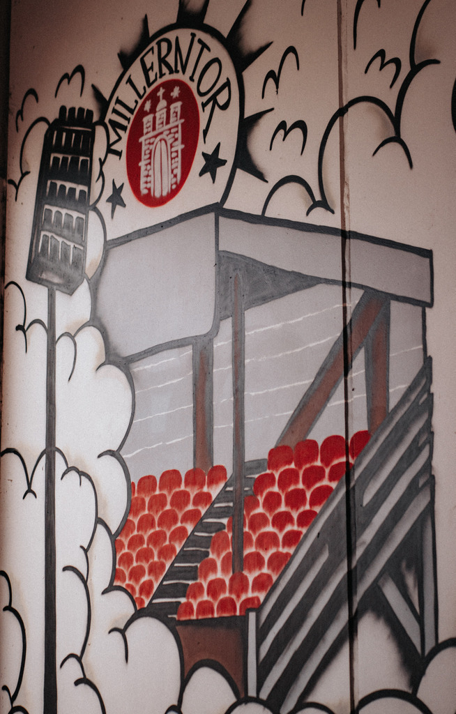 FCS08630 | Der offizielle Shop für FC St. Pauli Fotos. Wähle aus Spielszenen & Fanmomenten dein FCSP Wunschformat. Wir liefern Millerntor-Atmosphäre.
