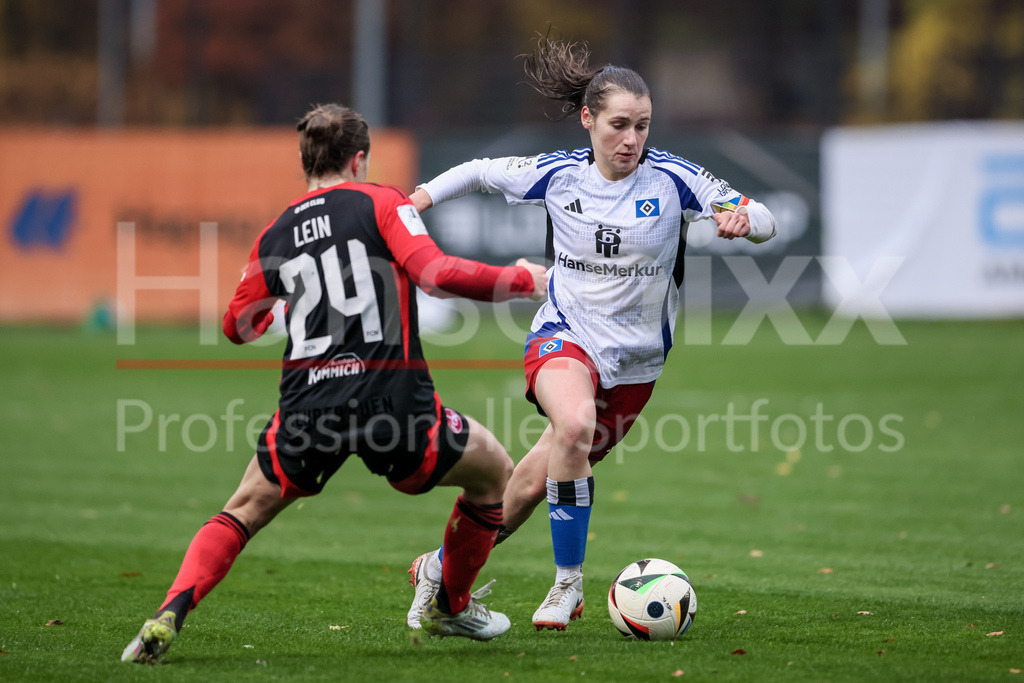 Fussball, 2. Frauen-Bundesliga, Hamburger SV - 1. FC Nürnberg | v.li.: Nastassja Lein (1. FC Nürnberg, 24) und Pauline Machtens (Hamburger SV, 28) im Zweikampf, Duell, Dynamik, Aktion, Action, Spielszene, DIE DFB-RICHTLINIEN UNTERSAGEN JEGLICHE NUTZUNG VON FOTOS ALS SEQUENZBILDER UND/ODER VIDEOÄHNLICHE FOTOSTRECKEN. DFB REGULATIONS PROHIBIT ANY USE OF PHOTOGRAPHS AS IMAGE SEQUENCES AND/OR QUASI-VIDEO.