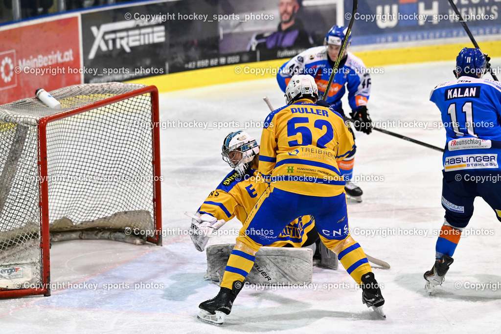 ESC SPARKASSE STEINDORF vs. EHC Althofen | #52 Duller Christoph EHC Althofen, #1 Adamitsch Anja EHC Althofen, #11 Kalan Luka ESC Steindorf, ESC SPARKASSE STEINDORF vs. EHC Althofen, ESC SPARKASSE STEINDORF vs. EHC Althofen am 06.03.2026 in Steindorf (Ossiachersee Halle), Austria, (Photo by Bernd Stefan)