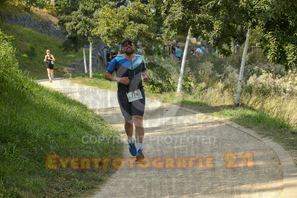 250824_1452_EX1_7857 | Sportfotografie im Rhein-Sieg Kreis, Köln, Bonn, NRW, Rheinland Pfalz, Hessen, etc. Unser Tätigkeitsfeld umfasst den Laufsport vom Volkslauf über den Marathon, Duathlon, Triathon bis zum Ultralauf wie Kölnpfad Ultra oder Schindertrail.
