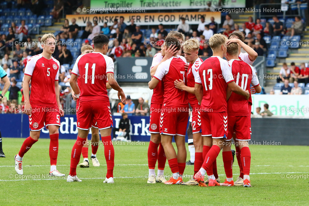 NH_DänemarkU19_DeutschlandU19_Länderspiel_22052024 | Jubel über das 5:1 von #7 Clement Bishoff (Dänemark U19)

Fußball I Junioren I Länderspiel (Nationalmannschaft) I  Saison 2023-2024 I Freundschaftsspiel I Dänemark U19 - Deutschland U19 I 22.05.2024 I Sydbank Park (Haderslev, Dänemark)