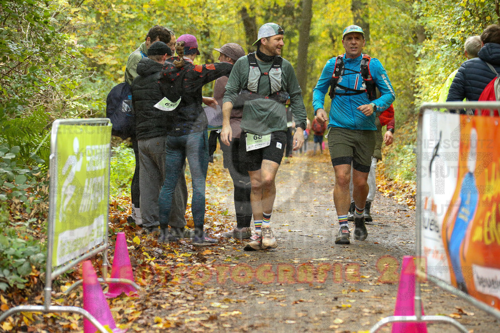 251026_1342_EX1_3889 | Sportfotografie im Rhein-Sieg Kreis, Köln, Bonn, NRW, Rheinland Pfalz, Hessen, etc. Unser Tätigkeitsfeld umfasst den Laufsport vom Volkslauf über den Marathon, Duathlon, Triathon bis zum Ultralauf wie Kölnpfad Ultra oder Schindertrail.