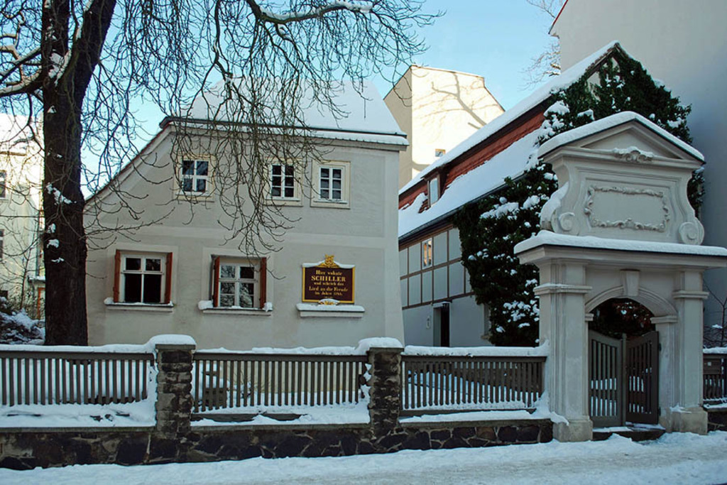 Schillerhaus im Winter | Entdecke über 20 Kategorien Leipzig-Motive: Foto-Downloads, hochwertige Poster, Leinwand- & Fine-Art-Prints. Jetzt Lieblingsfoto im Bildlexikon Leipzig Shop bestellen!