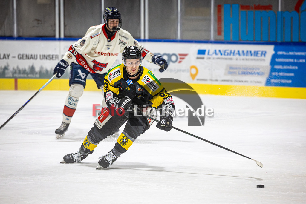 EA Schongau MANNUTS gegen VfE Ulm/Neu-Ulm DEVILS | Eishockey Bayernliga 2025/26 Vorrunde 6 Spieltag, EA Schongau MANNUTS gegen VfE Ulm/Neu-Ulm DEVILS, 20251031,Lukas Skvarek (EA Schongau MAMMUTS 92) in Aktion,2025-10-31 in Schongau (Eisstadion Schongau), Lukas Skvarek (EA Schongau MAMMUTS 92)Copyright: WolfgangxLindner www.foto-lindner.de