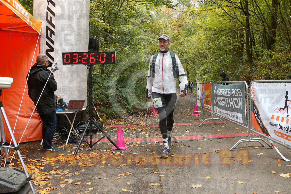 251026_1327_EX1_3508 | Sportfotografie im Rhein-Sieg Kreis, Köln, Bonn, NRW, Rheinland Pfalz, Hessen, etc. Unser Tätigkeitsfeld umfasst den Laufsport vom Volkslauf über den Marathon, Duathlon, Triathon bis zum Ultralauf wie Kölnpfad Ultra oder Schindertrail.
