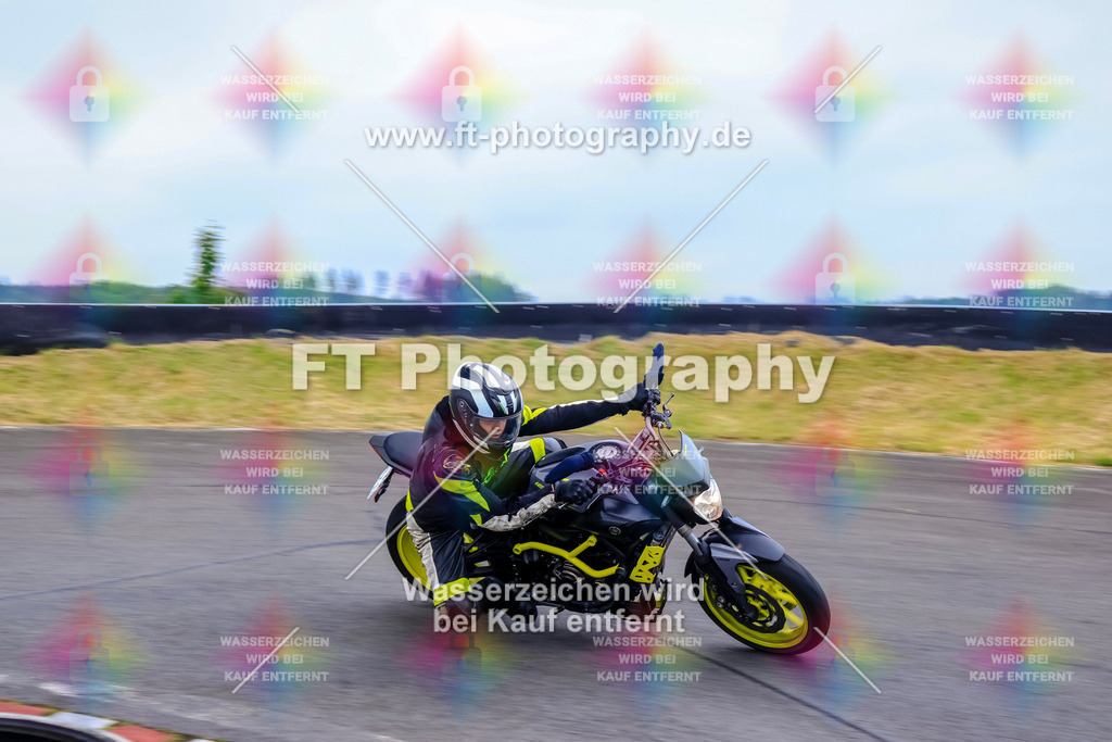 OBK-5782 | Hier findet Ihr Bilder von Touristenfahrten auf der Nürburgring Nordschleife oder von anderen Veranstaltungen die ich besucht habe. Viel Spass beim Durch Schauen 