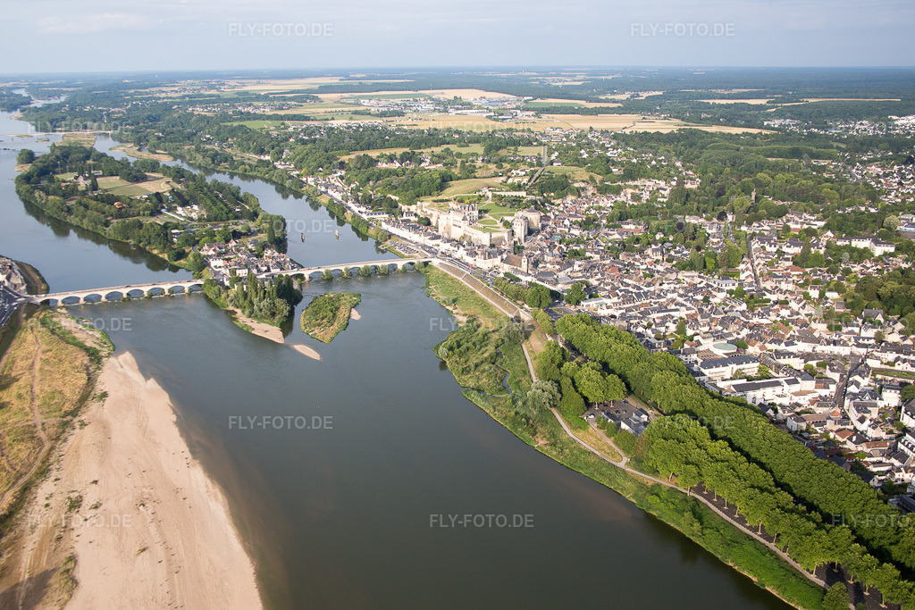 Luftbild: Ortsansicht im Ortsteil Nord-Nord Est in Amboise im Bundesland Indre-et-Loire in Frankreich. Foto: IMG_082339.jpg vom 20.06.2015 durch Werner Riehm/FLY-FOTO.de