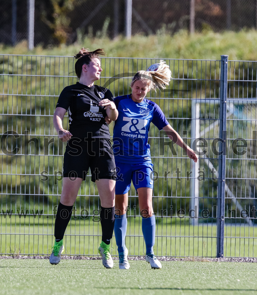 2023-10-21_017_FC_Langengeisling_gegen_TSV_Eching | Erding, Deutschland, 21.10.2023:
Fußball, Bezirksoberliga 2023 / 2024, 8. Spieltag, FC Langengeisling gegen TSV Eching, Endergebnis: 0:0

Paula Theis (TSV Eching, #10), Rebecca Hawkins (FC Langengeisling, #15)

Foto: Christian Riedel / fotografie-riedel.net