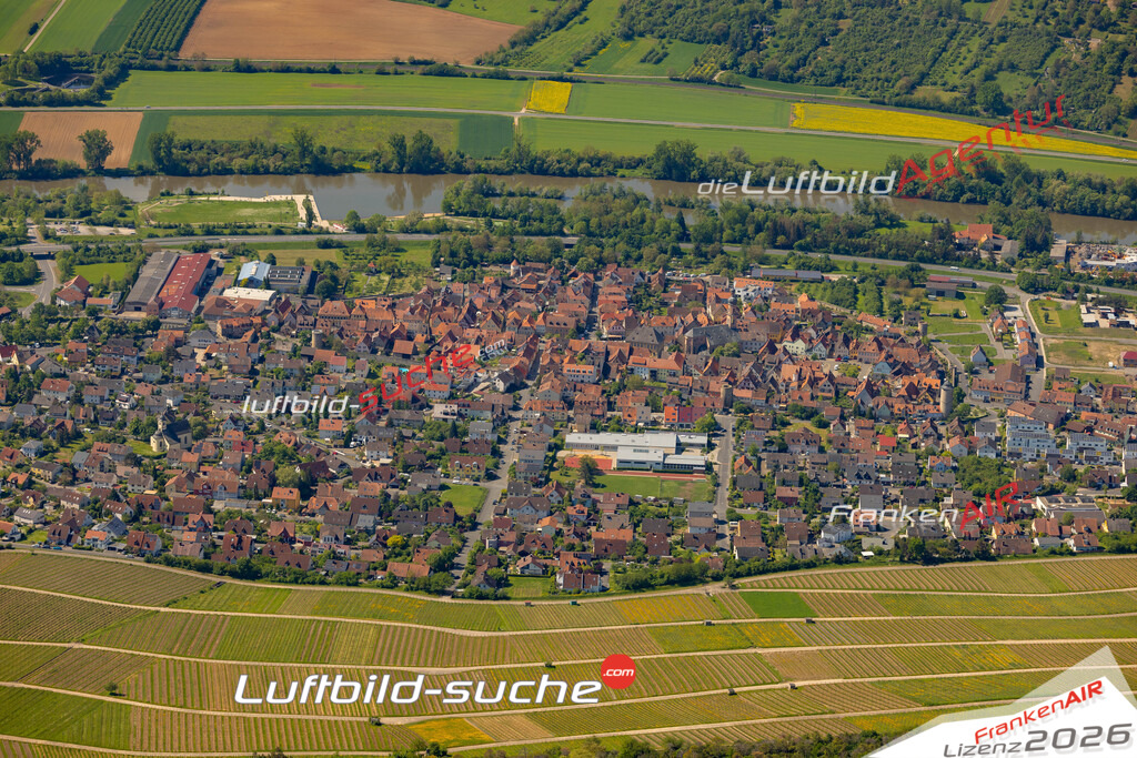 Das Luftbild zeigt :  Eibelstadt - Die Luftaufnahme wurde 2024 vom UL-Flugzeug aus erstellt ( keine Drohne ) - Hochauflösende Luftaufnahme - Für grossformatige Ausdrucke geeignet. Die Geschenkidee !Mit Lizenz und Bildrechte bestellbar