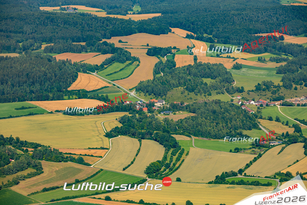 Das Luftbild zeigt : Brunn Lauterhofen - Die Luftaufnahme wurde 2024 vom UL-Flugzeug aus erstellt ( keine Drohne ) - Hochauflösende Luftaufnahme - Für grossformatige Ausdrucke geeignet. Die Geschenkidee !Mit Lizenz und Bildrechte bestellbar