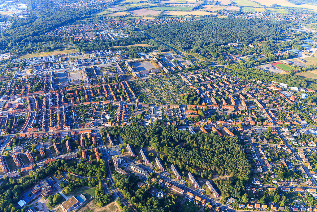 Luftbild: Bleckeder Landstraße im Ortsteil Neuhagen in Lüneburg im Bundesland Niedersachsen in Deutschland. Foto: IMG_110700.jpg vom 22.08.2018 durch Werner Riehm/FLY-FOTO.de