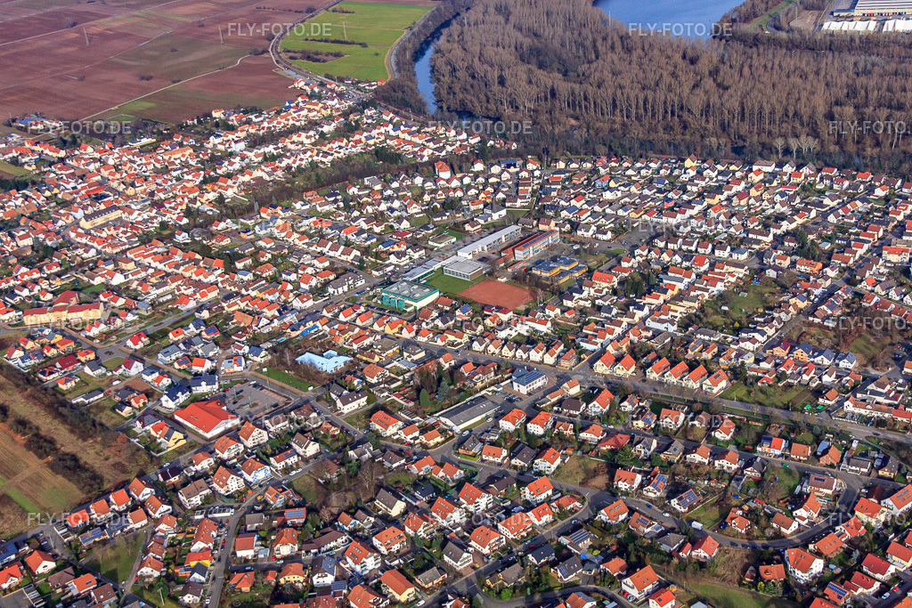 Hallenbad der VG Lingenfeld an der Grundschule Lingenfeld und der Realschule plus Lingenfeld https://www.vg-lingenfeld.de/wohnen-leben/hallenbad/ http://gs-lingenfeld.de/ https://www.rsplus-lingenfeld.de/ | Luftbild: Hallenbad der VG Lingenfeld an der Grundschule Lingenfeld und der Realschule plus Lingenfeld https://www.vg-lingenfeld.de/wohnen-leben/hallenbad/ http://gs-lingenfeld.de/ https://www.rsplus-lingenfeld.de/ in Lingenfeld im Bundesland Rheinland-Pfalz in Deutschland. Foto: IMG_61717.jpg vom 18.01.2014 durch Werner Riehm/FLY-FOTO.de - Realisiert mit Pictrs.com
