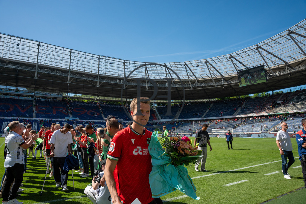 Hannover 96 vs SpVgg Fürth – 2. Bundesliga – 11.05.2025 | Szene aus dem 2. Bundesliga-Spiel des 33. Spieltags zwischen Hannover 96 und der SpVgg Früth am 11 Mai 2025 in der Heinz von Heiden Arena in Hannover. Endstand: 1:1. Fotografiert von Philipp Heist. - Realisiert mit Pictrs.com