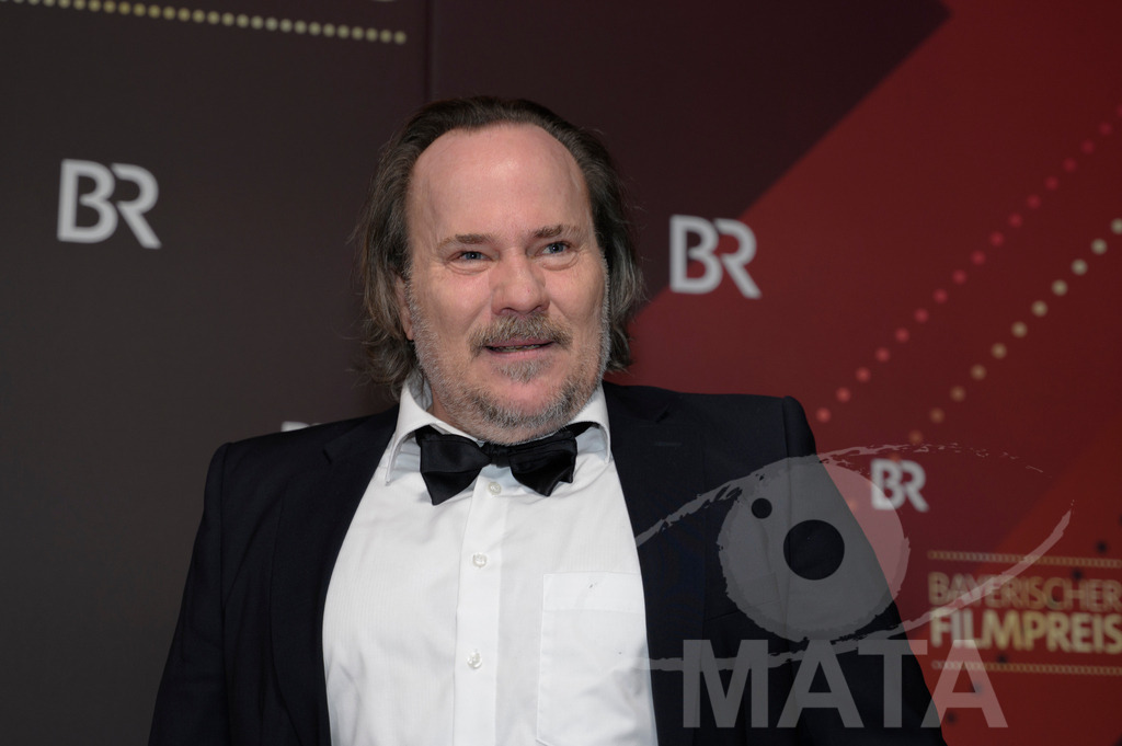 _DWI4617 | Sascha Maaz bei der Verleihung des 47. Bayerischen Filmpreises 2026  im Prinzregententheater. München, Deutschland. Der Bayerische Filmpreis wird seit 1979 von der Bayerischen Staatsregierung verliehen, um die Bedeutung des Kinofilms als Kulturgut herauszustellen - Realisiert mit Pictrs.com