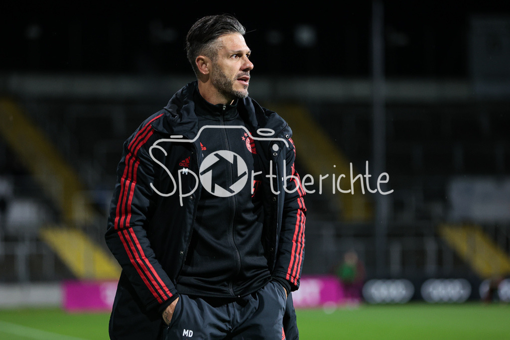 FC Bayern Amateure - 1. FC Nuernberg II | FCB Trainer Martin Demichelis in Aktion