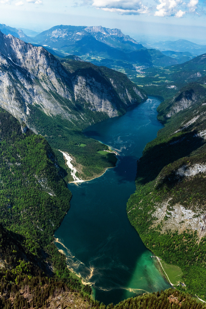 dr__0097769.jpg | SCHöNAU AM KöNIGSSEE 19.05.2022 Uferbereiche am Seegebiet des Königssee im Nationalpark Berchtesgaden in einem Waldgebiet in Schönau am Königssee im Bundesland Bayern, Deutschland. // Riparian areas on the lake area of Koenigssee in Nationalpark Berchtesgaden in a forest area in Schoenau am Koenigssee in the state Bavaria, Germany. Foto: Daniel Reiter