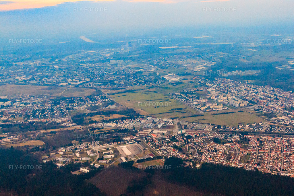 Luftbild: Ortsansicht von Nordosten im Ortsteil Neureut in Karlsruhe im Bundesland Baden-Württemberg in Deutschland. Foto: IMG_38312.jpg vom 12.03.2011 durch Werner Riehm/FLY-FOTO.deAuflösung des Originals: 4752 x 3168 px
