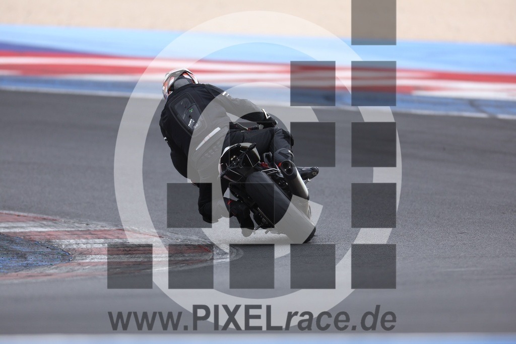 0205-20260401_03467 | Schöne Erinnerungen an spannende Momente - das festzuhalten ist unser Job. PIXELrace.de ist seit 2003 auf den Rennstrecken Europas unterwegs um die Action draußen beim Fahren und die wunderbare Stimmung imm Fahrerlager für euch einzufangen.