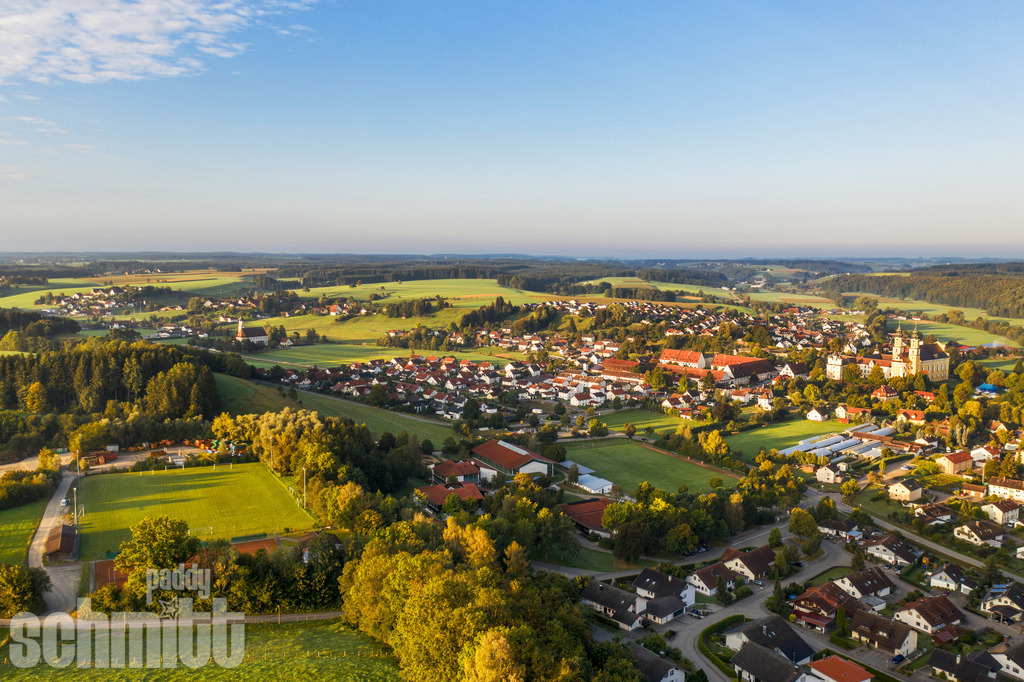 PS-RotanderRot-2026-02 | Entdecke die größte Bildgalerie der Region mit Fotografien aus dem Allgäu, der Bodenseeregion, Oberschwaben, dem Donautal und der Schwäbischen Alb. Landschaften, Luftaufnahmen und Reisefotografie als Wandbild und Fotokunst. - Realisiert mit Pictrs.com