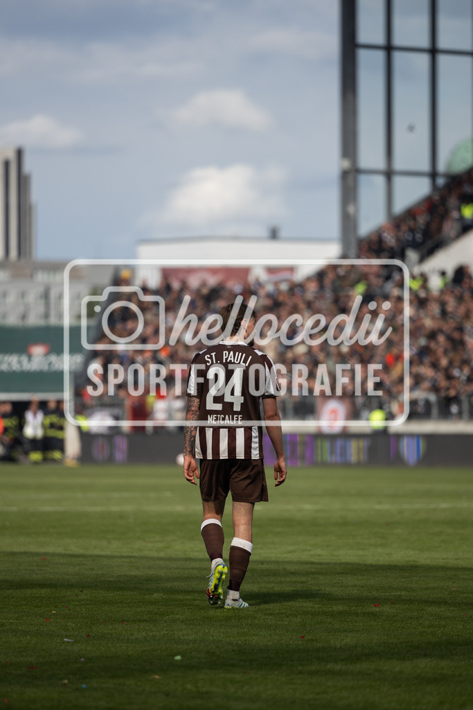 Fußball I Männer I Saison 2025-2026 I Bundesliga I FC St. Pauli - VfL Wolfsburg I 12929 | realhellocedii - Realisiert mit Pictrs.com