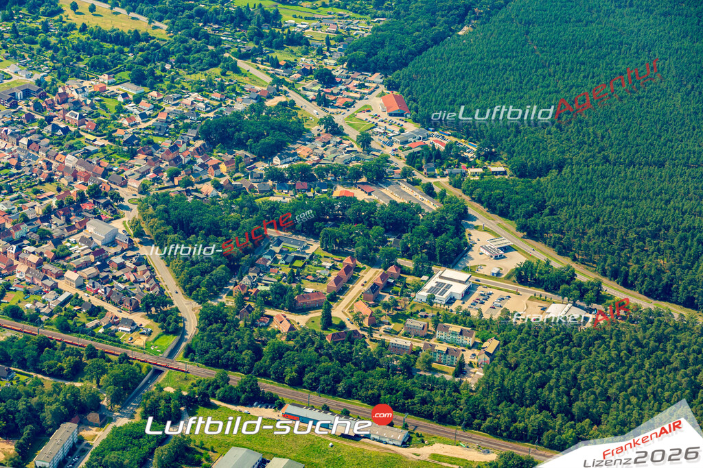 Luftbild der Stadt Grabow - Die Luftaufnahme wurde 2025 vom UL-Flugzeug heraus erstellt ( keine Drohne ) - Hochauflösende Luftaufnahme - für professionelle Ausdrucke geeignet. Die Geschenkidee !Hier alle&nbsp;Infos zur Lizenzierung der LuftaufnahmeWir fliegen auch dieses Jahr wieder in Ihre Region um Luftbilder zu erstellen.- Luftbild anfragen