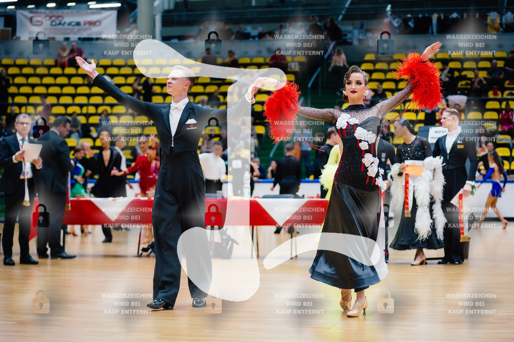 Hessen Tanzt WDSF International Open Standard 4th (48) Erik Kem _ Viktoria Grushevskaja (TTC München)-2025-05-17-0365 | Webshop for digital downloads and prints of dance sport, event & show photographer Julian Link - Realisiert mit Pictrs.com