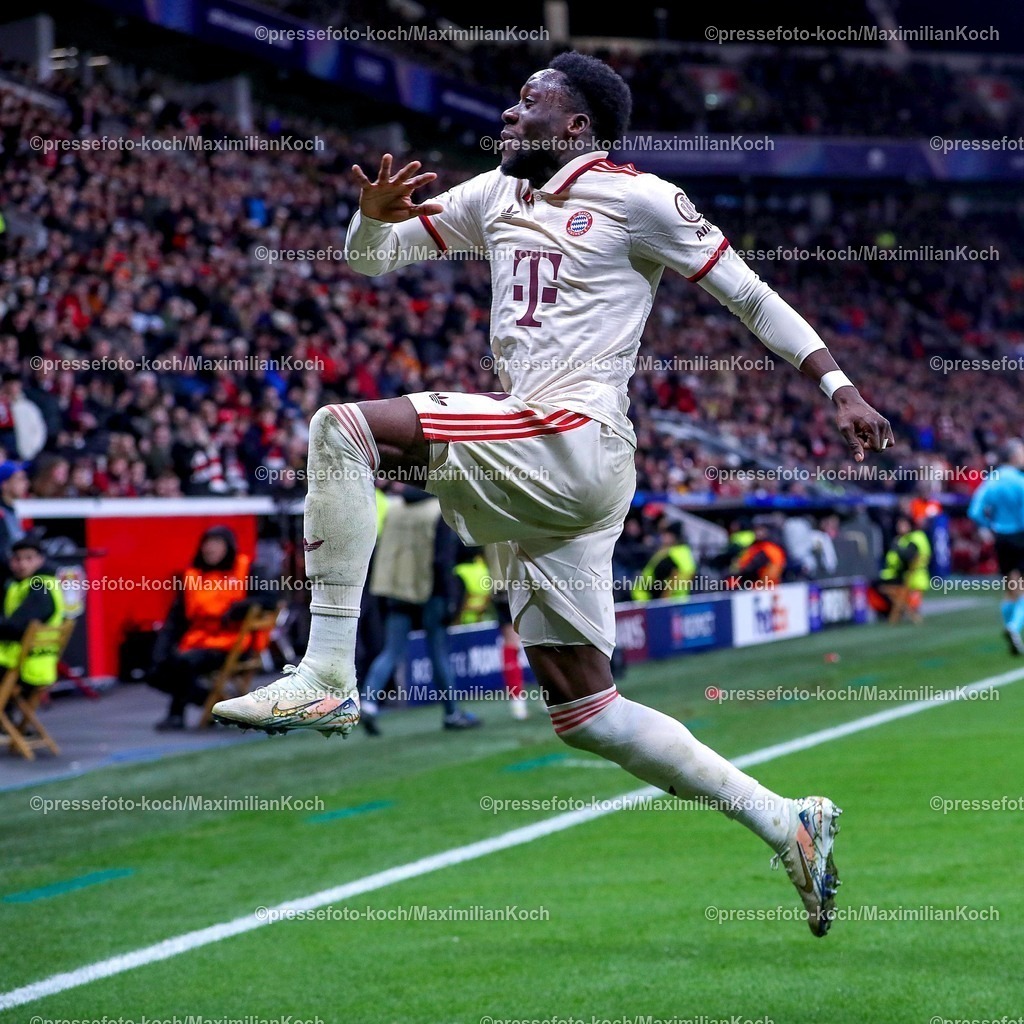 UCL11032502458 | 11.03.2025, Fußball, UEFA Champions League, Bayer 04 Leverkusen - FC Bayern München, Achtelfinale Rückspiel, BayArena, Saison 2024 2025: Torjubel nach dem 2:0 durch Torschütze Alphonso Davies (FC Bayern #19). DFB regulations prohibit any use of photographs as image sequences and or quasi-video.