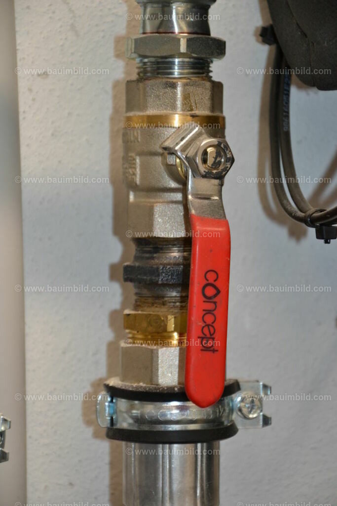 bib-lg15-sanitaer-0118 | Nach LV-Leistungsgruppen sortierte Detailfotos über den Bau eines Hauses. Alle Hausbau-Bilder direkt vom Urheber und Autor der Website Haus-Selber-Bauen.com
