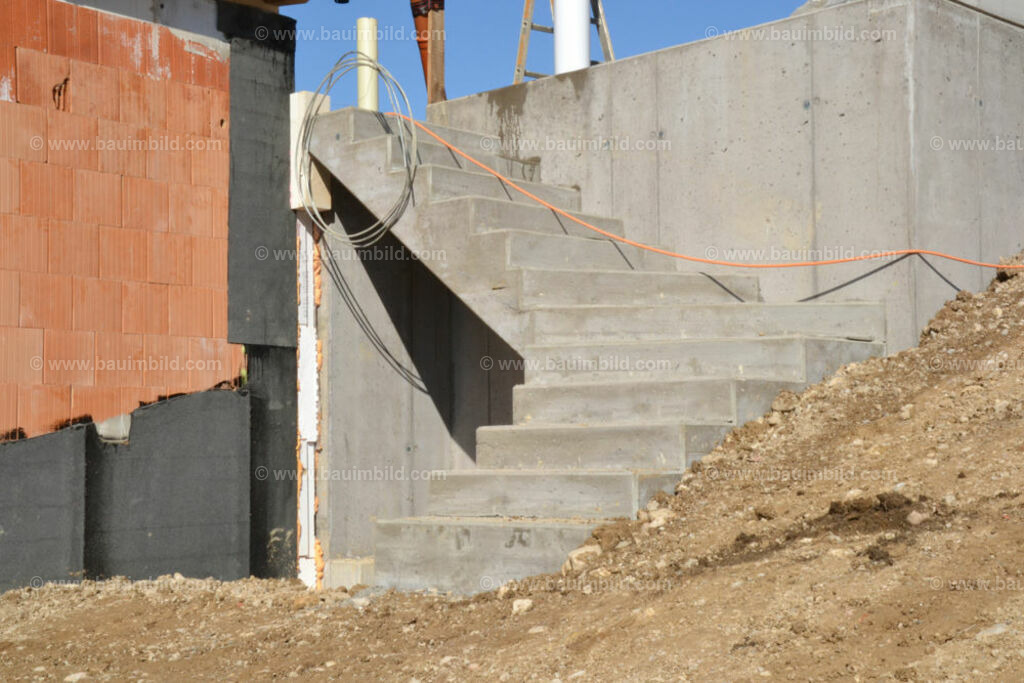 bib-lg04-betonarbeiten-treppen-0770 | Nach LV-Leistungsgruppen sortierte Detailfotos über den Bau eines Hauses. Alle Hausbau-Bilder direkt vom Urheber und Autor der Website Haus-Selber-Bauen.com