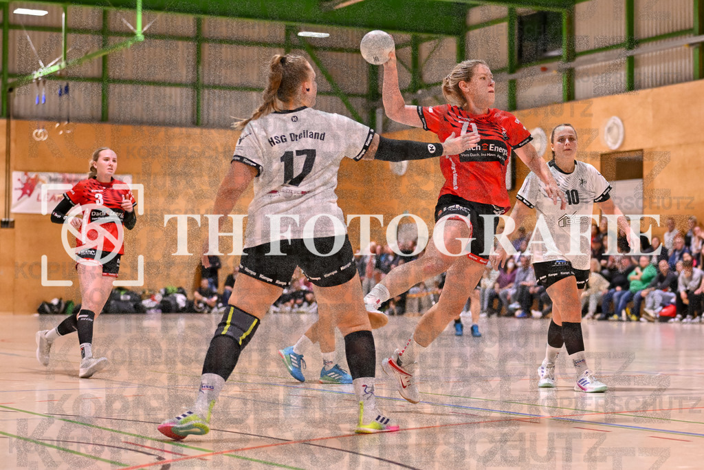 GER, SG Maulburg/Steinen - HSG Dreiland, Frauen-Handball, Oberliga Suedbaden, 3. Spieltag, Saison 2024/2025, 12.10.2024 | Jana Darius (HSG Dreiland, #17), Sabrina Gruber (SG Maulburg/Steinen, #71), Tina Wollschlaeger (HSG Dreiland, #10)GER, SG Maulburg/Steinen - HSG Dreiland, Frauen-Handball, Oberliga Suedbaden, 3. Spieltag, Saison 2024/2025, 12.10.2024Foto: TH Fotografie/Thomas Hess