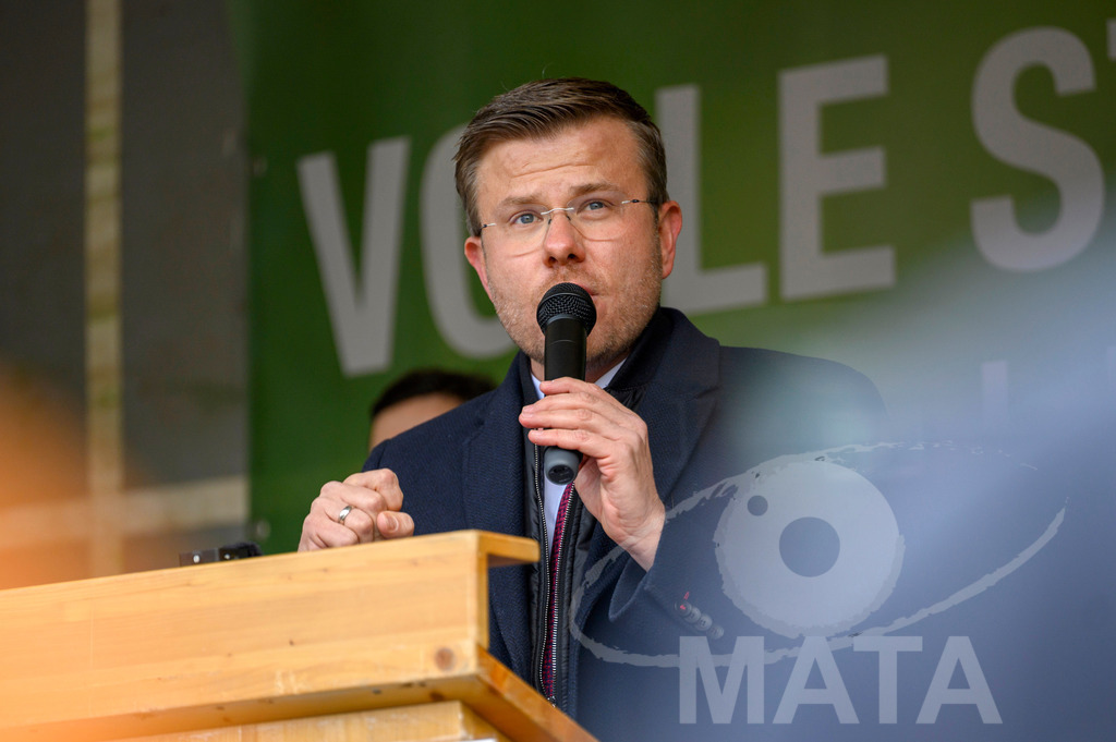 _DWA4524 | Oberbürgermeister Nürnberg, Marcus König bei Bauerndemo gegen Agrarpolitik der Bundesregierung  auf dem Straße Obstmarkt und Hauptmarkt . Nürnberg, 08.01.2024 - Realisiert mit Pictrs.com