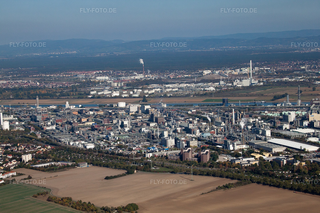 Luftbild: BASF Nord im Ortsteil BASF in Ludwigshafen im Bundesland Rheinland-Pfalz in Deutschland. Foto: IMG_21867.jpg vom 09.10.2009 durch Werner Riehm/FLY-FOTO.de