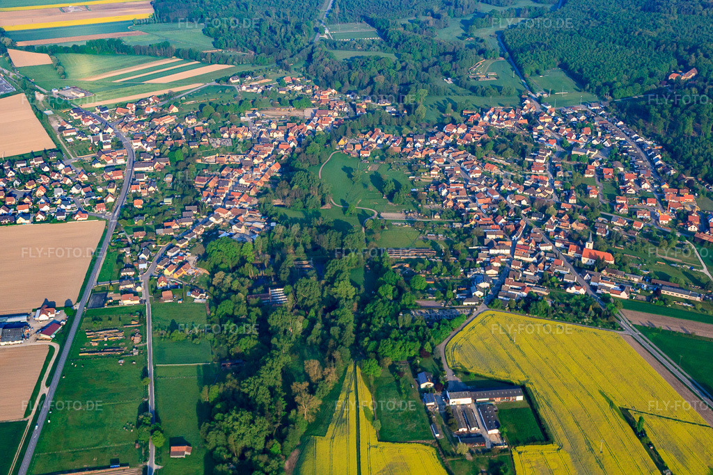 Luftbild: Dorfansicht nördlich der Lauter in Scheibenhardt im Bundesland Rheinland-Pfalz in Deutschland. Foto: IMG_40344.jpg vom 22.04.2011 durch Werner Riehm/FLY-FOTO.de
