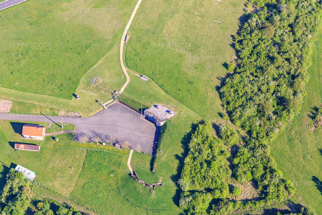 Aerial view: Maginot Line bunker complexes - Fort Casso in Bettviller in the state Moselle, France. – Photo: IMG_146084.jpg taken on 05/01/2025 by Werner Riehm/FLY-FOTO.com – Resolution of the original: 5472 x 3648 px – Ligne Maginot - Fort Casso, Ouvrage de la Ligne Maginot