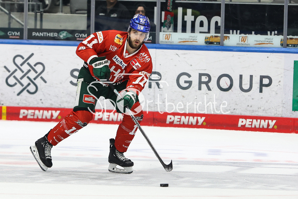Augsburger Panther - Fischtown Pinguins Bremerhaven | Mick KOEHLER (AEV #11) am Puck / Freisteller / Einzelfoto