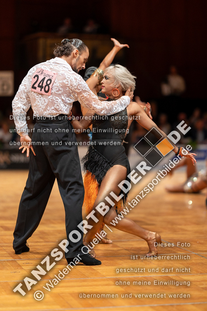 20230812-04447 | Hier finden Sie Tanz Bilder vom Latein und Standard Formationen tanzen. Sportbilder vom Tanzsport. Schöne Fotos und von Weltmeisterschaft, Europameisterschaft, Bundesliga, Regionalliga, Oberliga und Landesliga sowie von GOC Stuttgart, DanceComp, WM Bremen