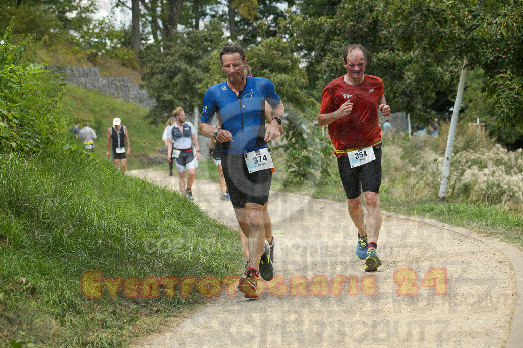250824_1342_EX1_3320 | Sportfotografie im Rhein-Sieg Kreis, Köln, Bonn, NRW, Rheinland Pfalz, Hessen, etc. Unser Tätigkeitsfeld umfasst den Laufsport vom Volkslauf über den Marathon, Duathlon, Triathon bis zum Ultralauf wie Kölnpfad Ultra oder Schindertrail.