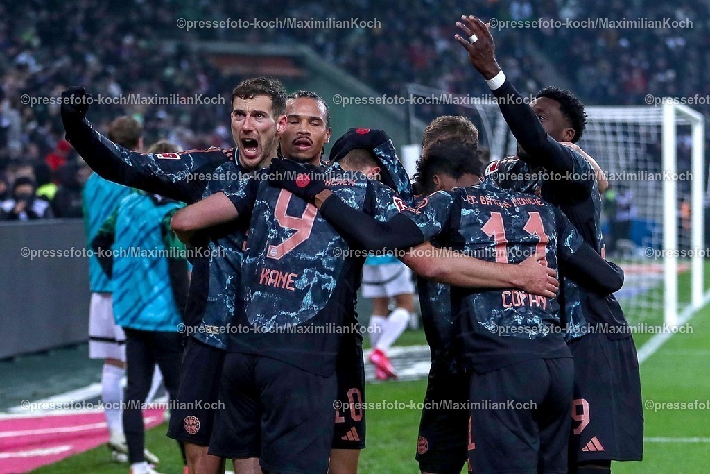 BMG11012502247 | 11.01.2025, Fußball, Borussia Mönchengladbach - FC Bayern München, 1. Fußball Bundesliga, Borussia-Park, Saison 2024 2025: Torjubel nach dem Tor zum 1:0 durch Harry Kane (Bayern #9) zusammen mit Leon Goretzka (Bayern #8) Leroy Sane (Bayern #10) Kingsley Coman (Bayern #11) Alphonso Davies (Bayern #19) DFB regulations prohibit any use of photographs as image sequences and or quasi-video.
