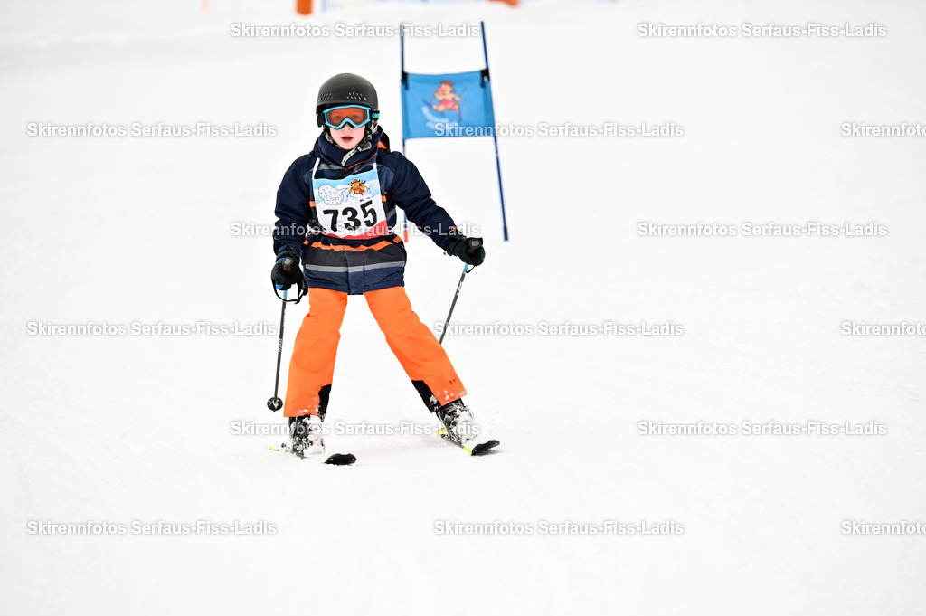 SRF_20.02.2026_0848 | Skirennfotos,Serfaus,Fiss,Ladis,Kinderskirennen,Winter,Tirol,Oberland,skirace,SFL,feelfree,weil wir's genießen,ski,Ski,skifahren,Sonnenplateau, - Realisiert mit Pictrs.com