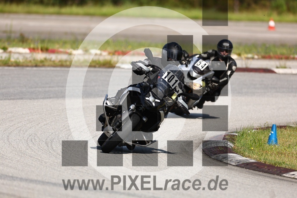 0101-20250714_02019 | Schöne Erinnerungen an spannende Momente - das festzuhalten ist unser Job. PIXELrace.de ist seit 2003 auf den Rennstrecken Europas unterwegs um die Action draußen beim Fahren und die wunderbare Stimmung imm Fahrerlager für euch einzufangen.