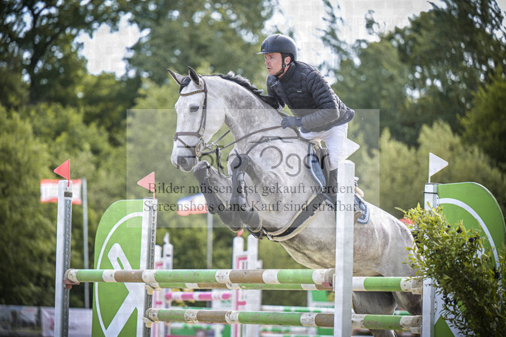 DOS_9731A | Entdecke hochwertige Reitturnierfotos von Foto Oger. Professionell, emotional und authentisch – jetzt Lieblingsmomente im Shop bestellen.Deutschlandweite Turnierfotografie. - Realisiert mit Pictrs.com