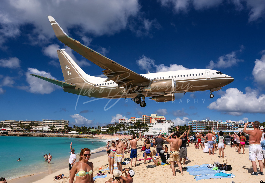 IT7A0714 | Buy high-quality aviation and travel photography prints by professional photographer Timo Breidenstein. Authentic images, professionally printed, worldwide shipping. - Realisiert mit Pictrs.com