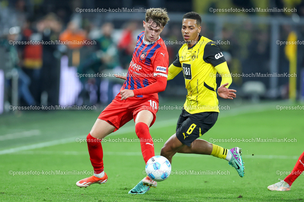 BVB13092401030 | 13.09.2024, 1. Fußball Bundesliga, Borussia Dortmund - 1. FC Heidenheim 1846, Signal Iduna Park, Saison 2024 2025: Zweikampf Paul Wanner (Heidenheim #10) gegen Felix Nmecha (BVB #8)DFB regulations prohibit any use of photographs as image sequences and or quasi-video.