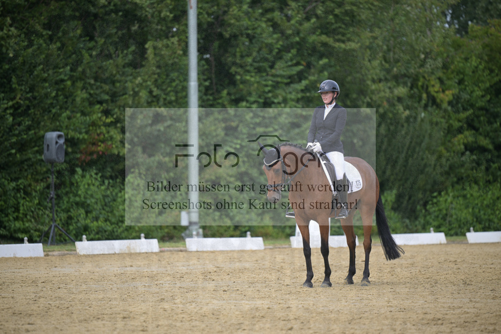 DOS_7260 | Entdecke hochwertige Reitturnierfotos von Foto Oger. Professionell, emotional und authentisch – jetzt Lieblingsmomente im Shop bestellen.Deutschlandweite Turnierfotografie. - Realisiert mit Pictrs.com